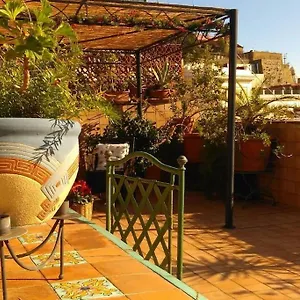 amazing-roof-in-the-heart-of-naples.hotels-amalfi.com/
